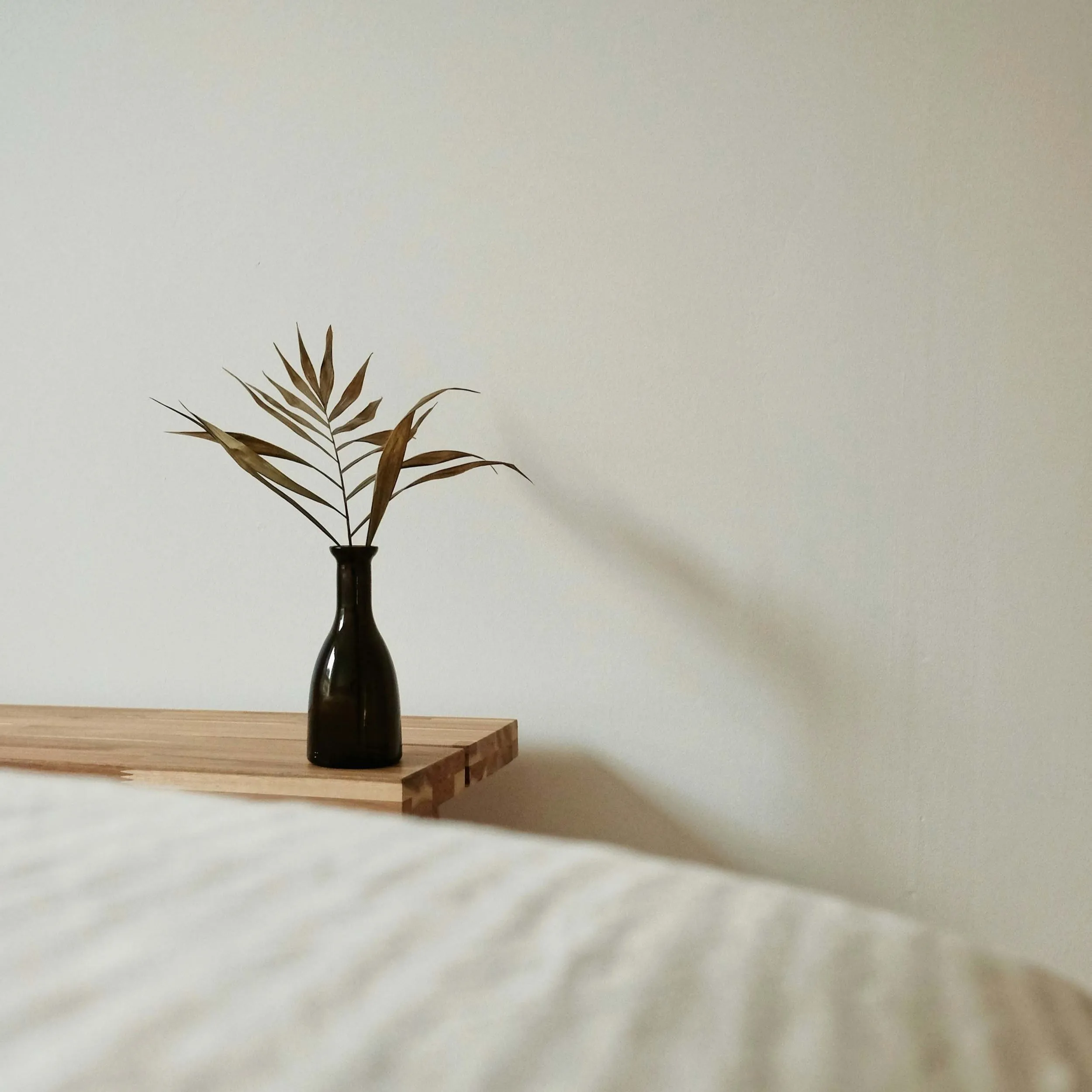 vase with leaf in it